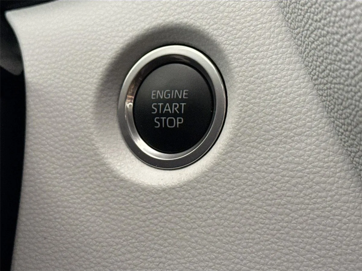 2024 Toyota Corolla SE thumbnail 21
