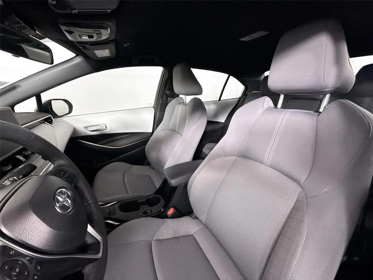 2024 Toyota Corolla SE thumbnail 3