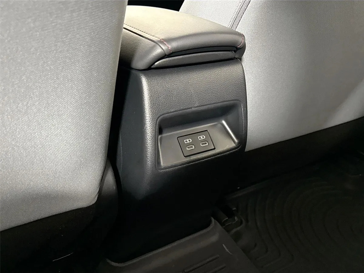 2024 Toyota Corolla SE thumbnail 33