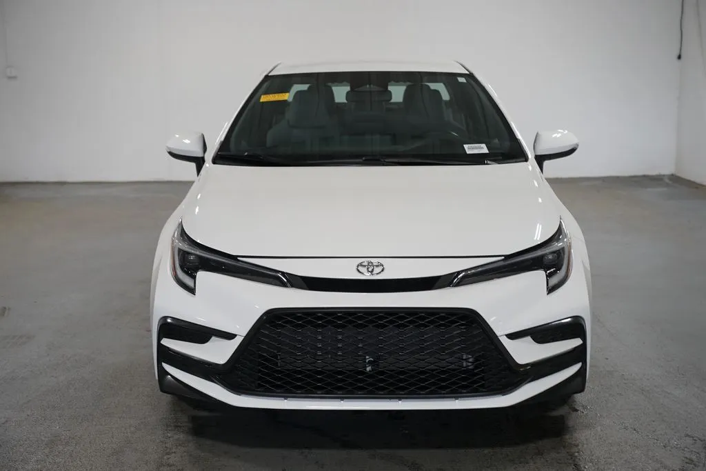 2024 Toyota Corolla SE thumbnail 2