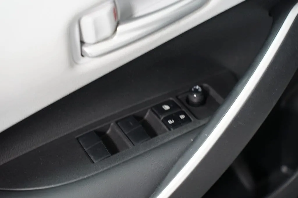 2024 Toyota Corolla SE thumbnail 31