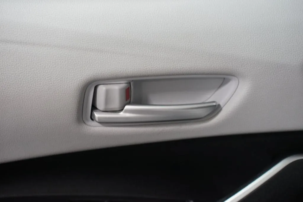 2024 Toyota Corolla SE thumbnail 32