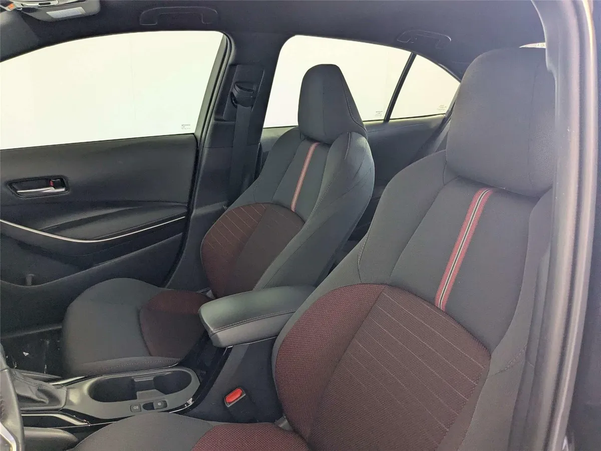 2024 Toyota Corolla SE thumbnail 11