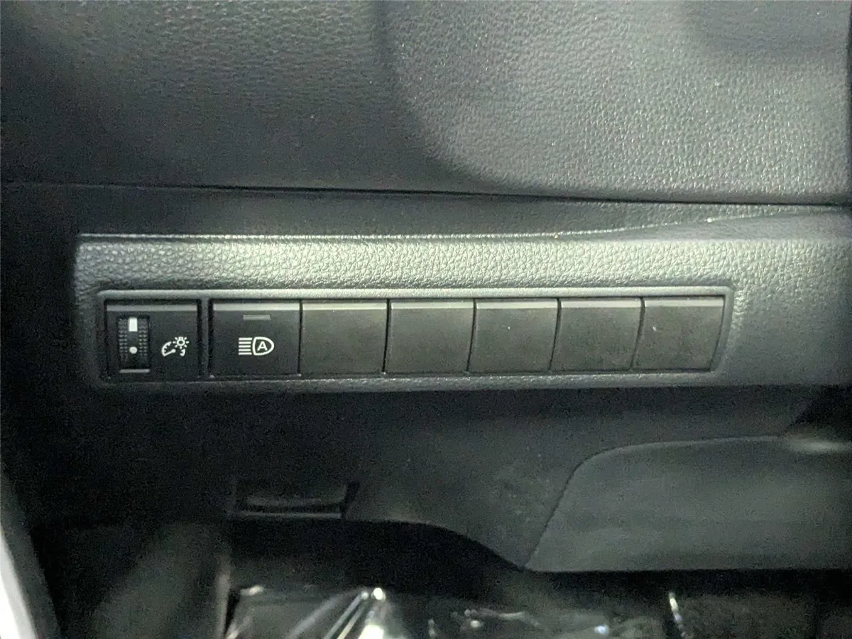 2024 Toyota Corolla SE thumbnail 14