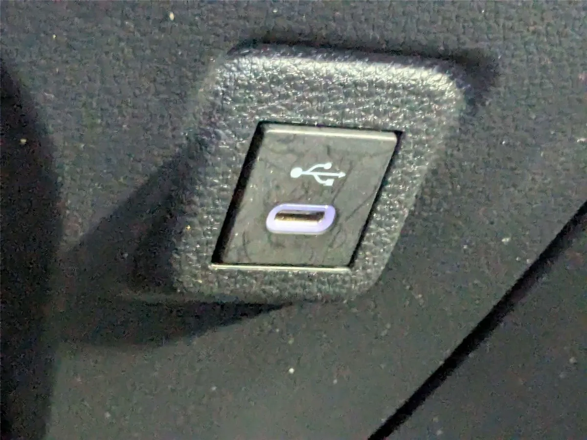 2024 Toyota Corolla SE thumbnail 24