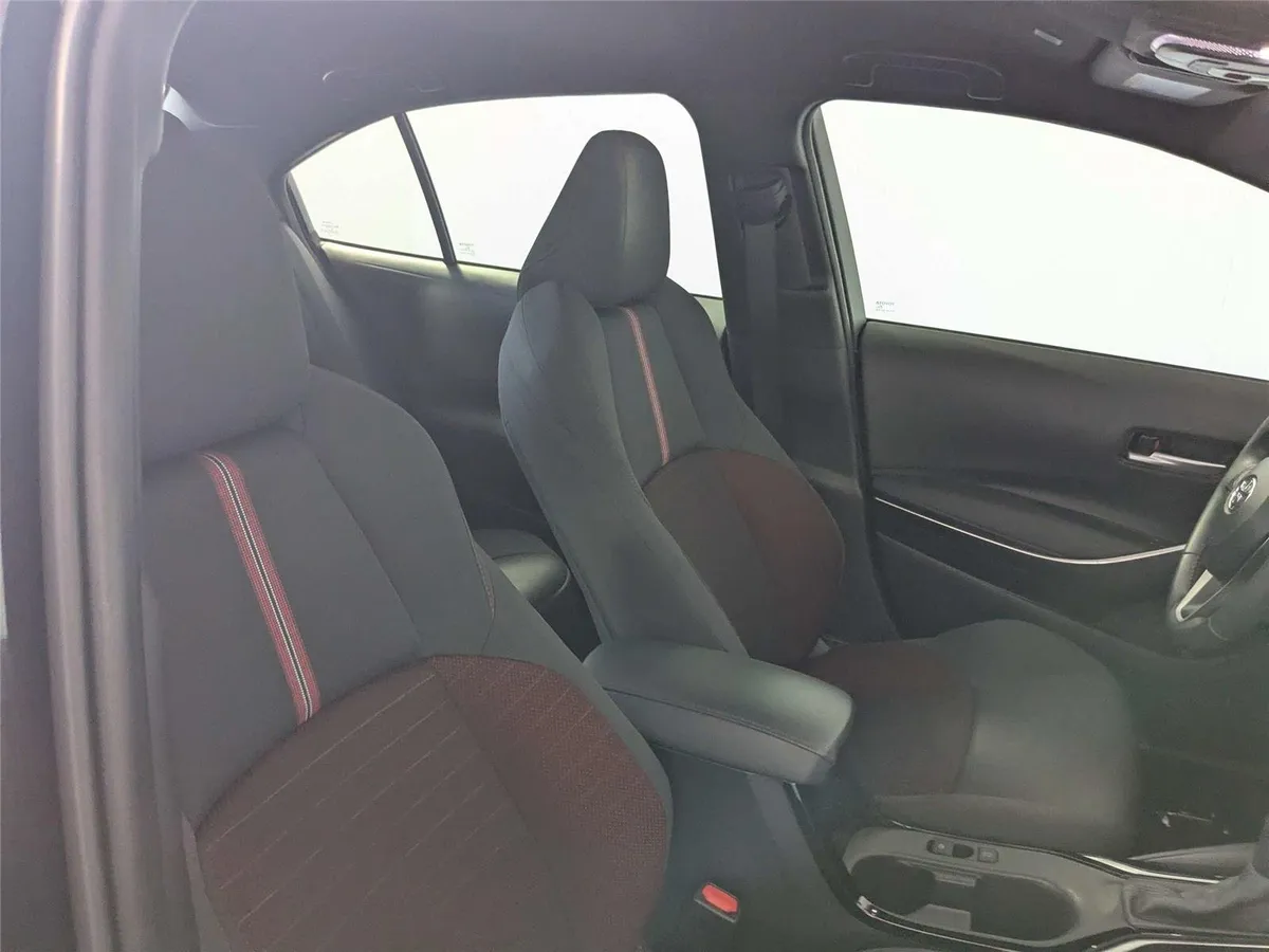 2024 Toyota Corolla SE thumbnail 31