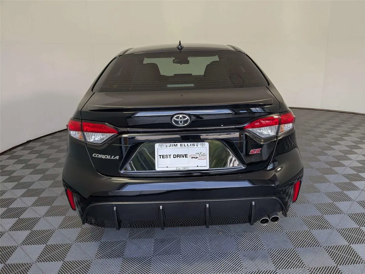 2024 Toyota Corolla SE thumbnail 6