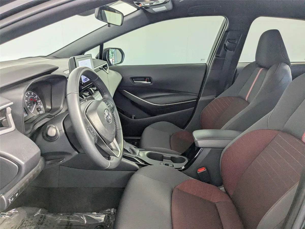 2024 Toyota Corolla SE thumbnail 9