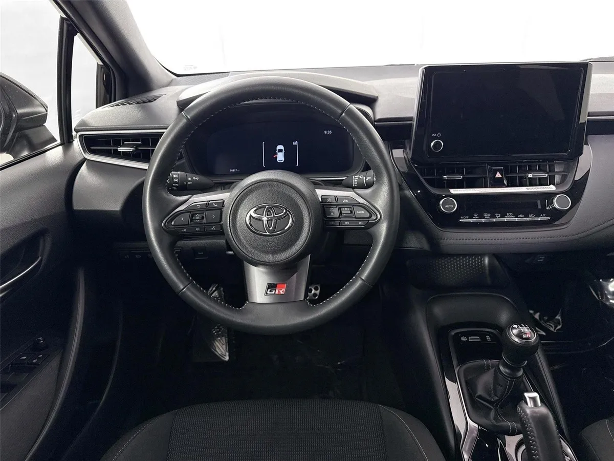 2024 Toyota GR Corolla Core thumbnail 31