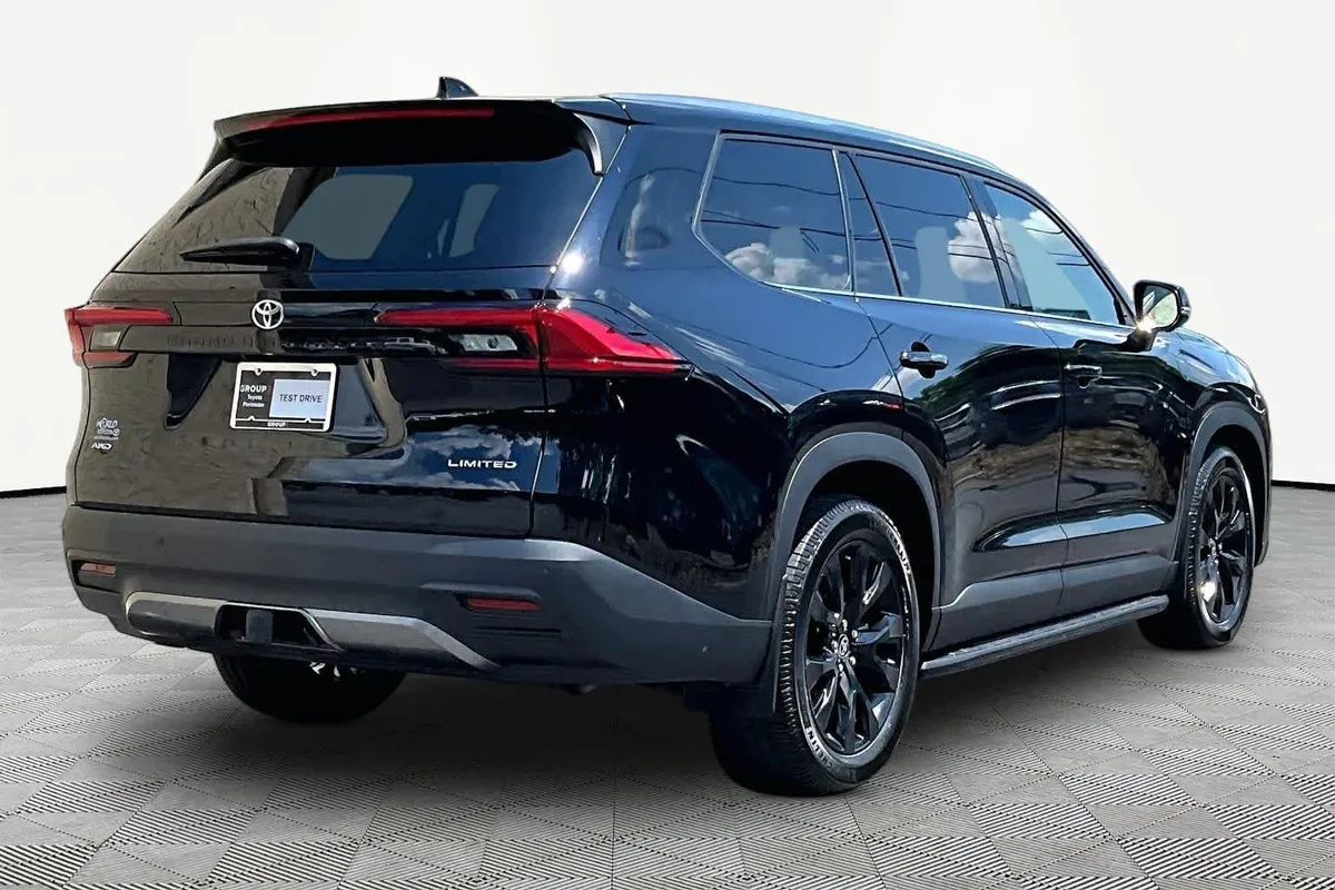 2024 Toyota Grand Highlander Limited thumbnail 13
