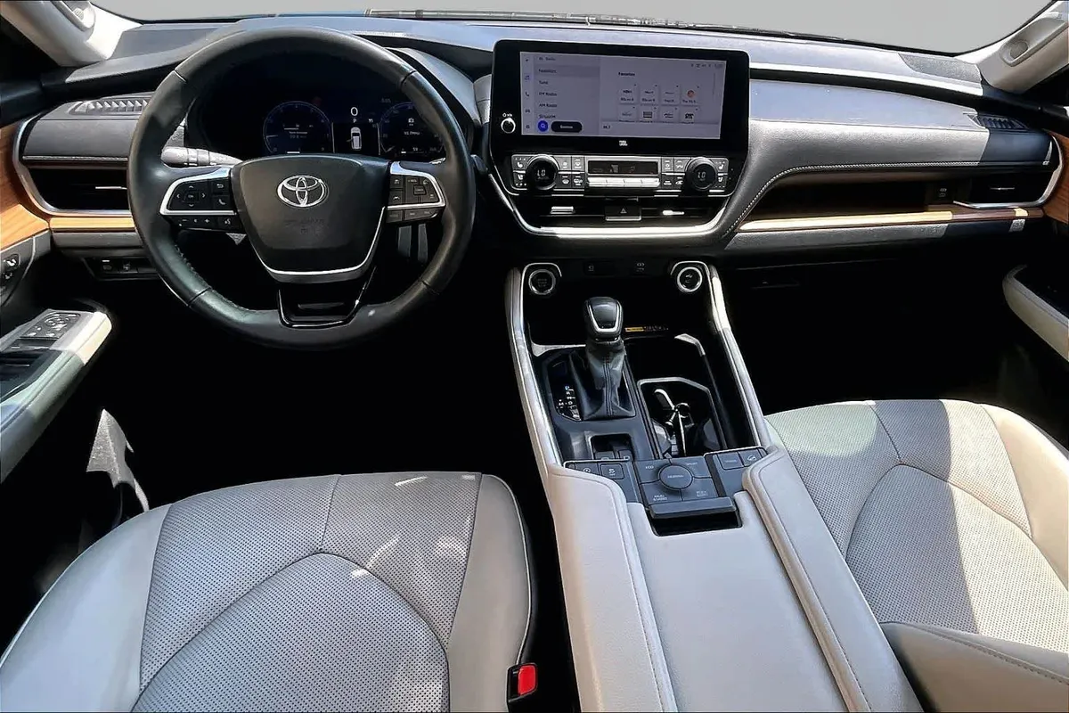 2024 Toyota Grand Highlander Limited thumbnail 16
