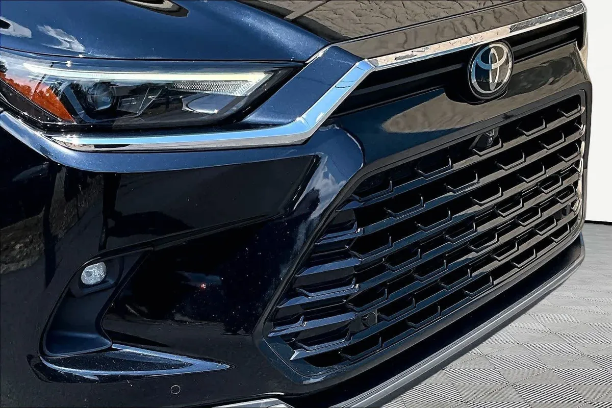 2024 Toyota Grand Highlander Limited thumbnail 30