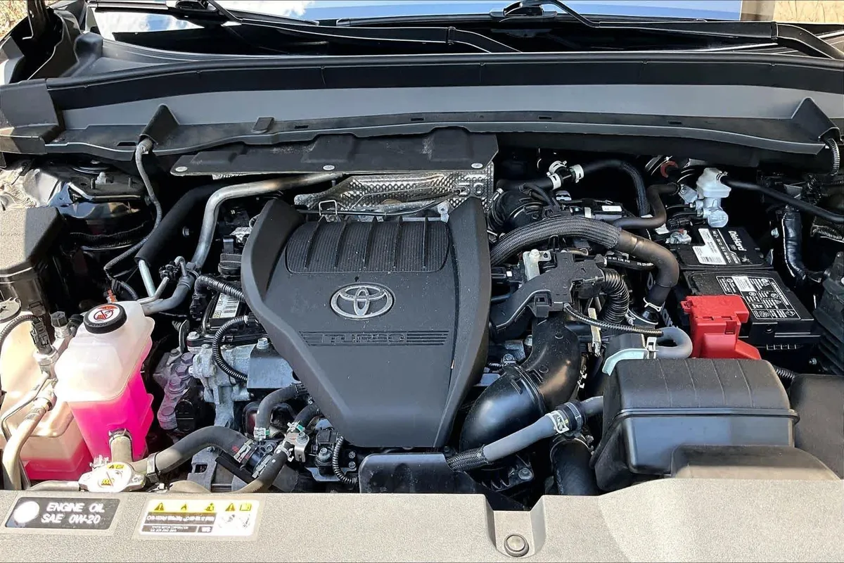 2024 Toyota Grand Highlander Limited thumbnail 32