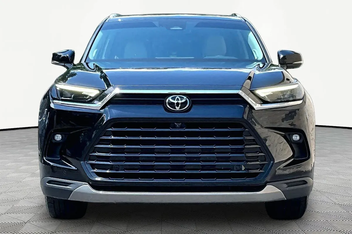 2024 Toyota Grand Highlander Limited thumbnail 4
