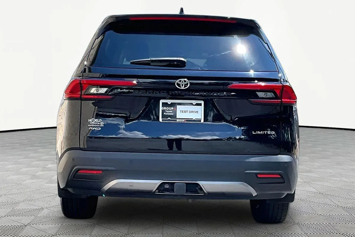 2024 Toyota Grand Highlander Limited thumbnail 5