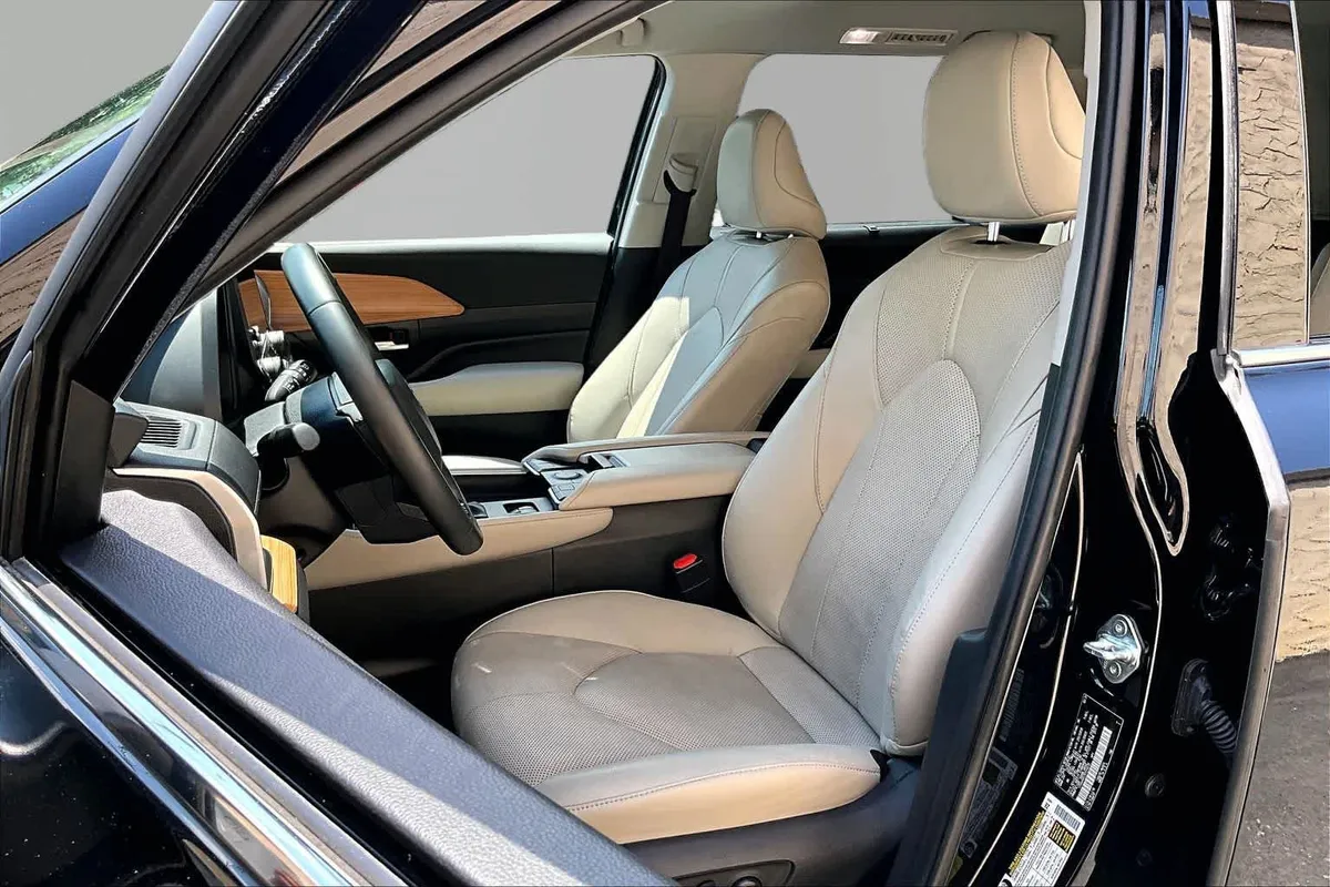 2024 Toyota Grand Highlander Limited thumbnail 8