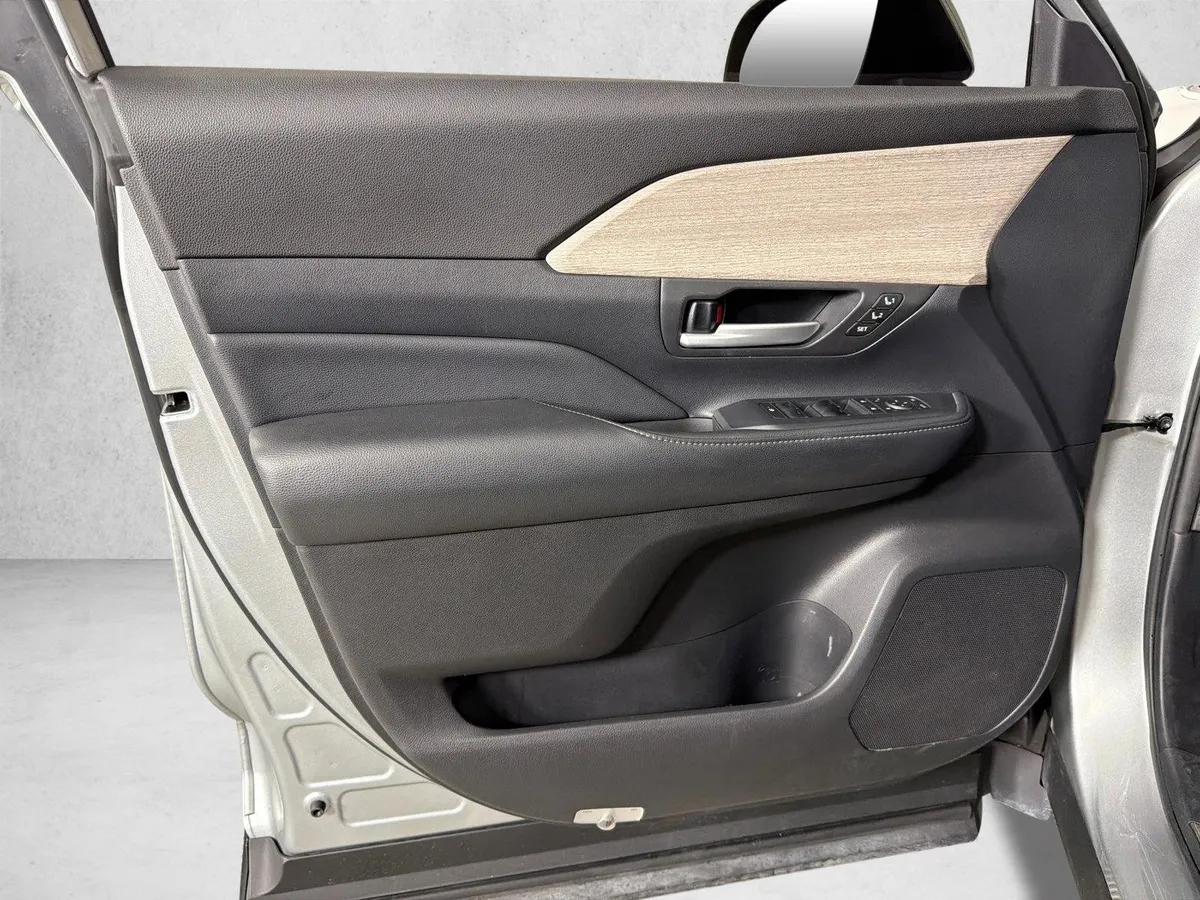 2024 Toyota Grand Highlander Platinum thumbnail 11