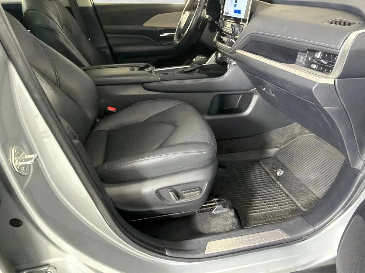 2024 Toyota Grand Highlander Platinum thumbnail 14