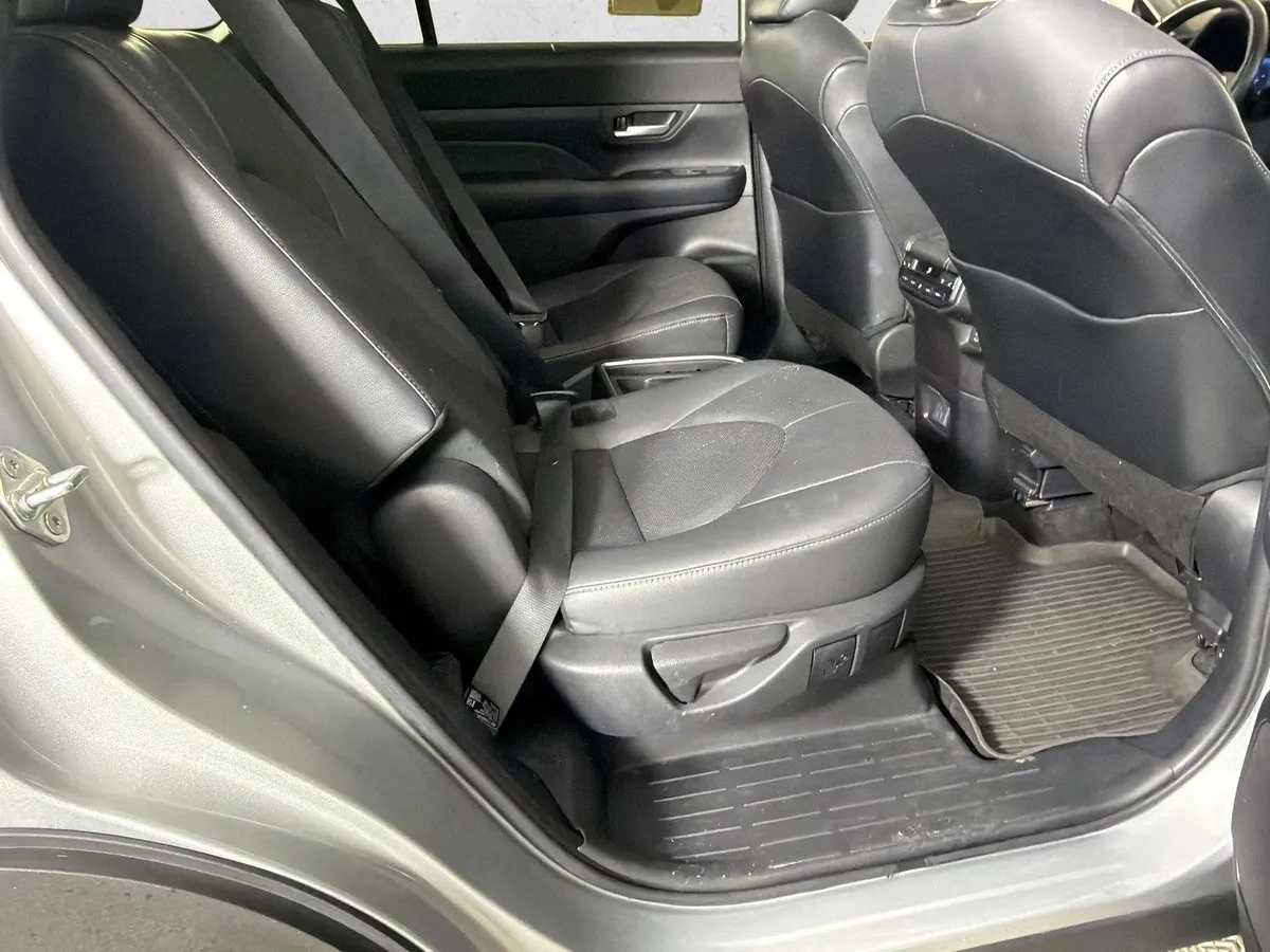 2024 Toyota Grand Highlander Platinum thumbnail 16