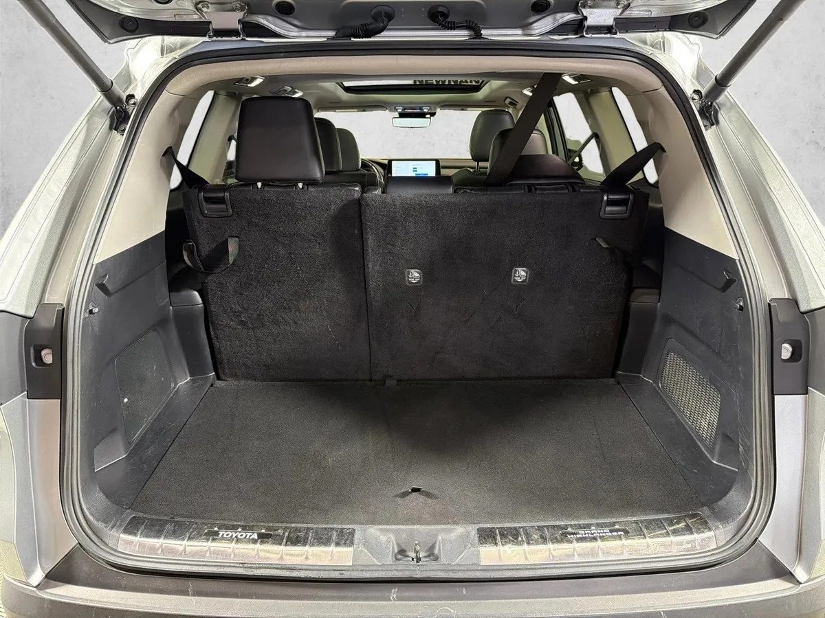 2024 Toyota Grand Highlander Platinum thumbnail 19