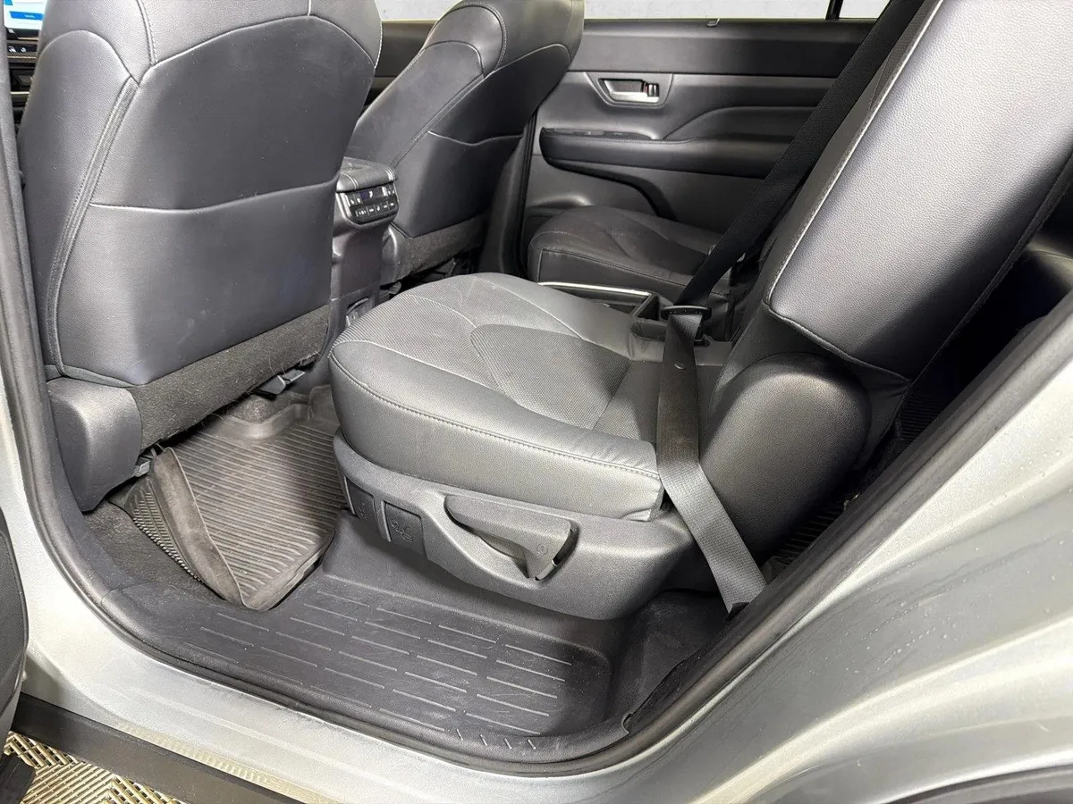 2024 Toyota Grand Highlander Platinum thumbnail 22