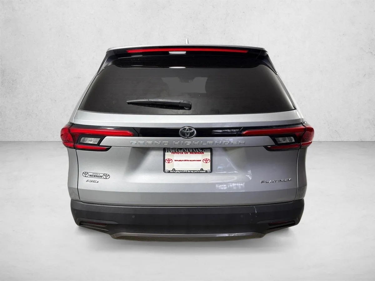 2024 Toyota Grand Highlander Platinum thumbnail 5