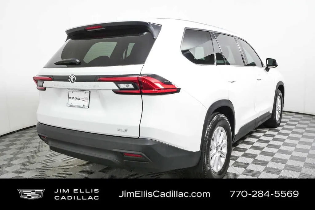 2024 Toyota Grand Highlander XLE thumbnail 3