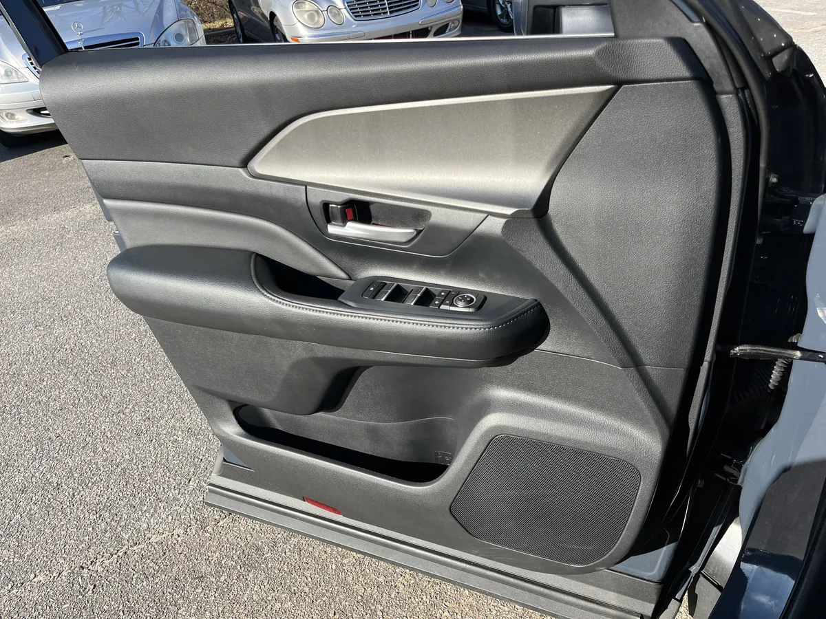 2024 Toyota Grand Highlander XLE thumbnail 17