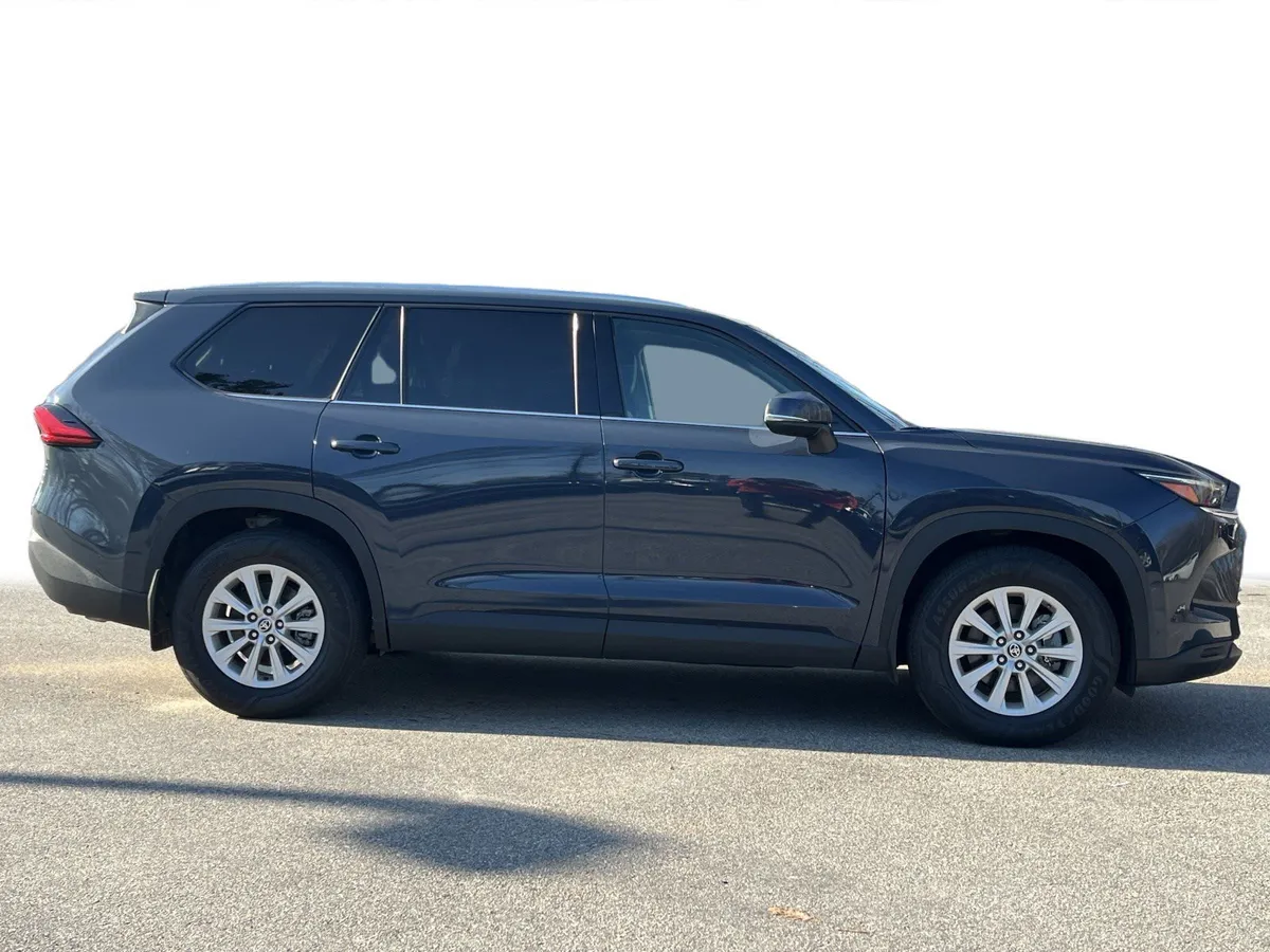 2024 Toyota Grand Highlander XLE thumbnail 32