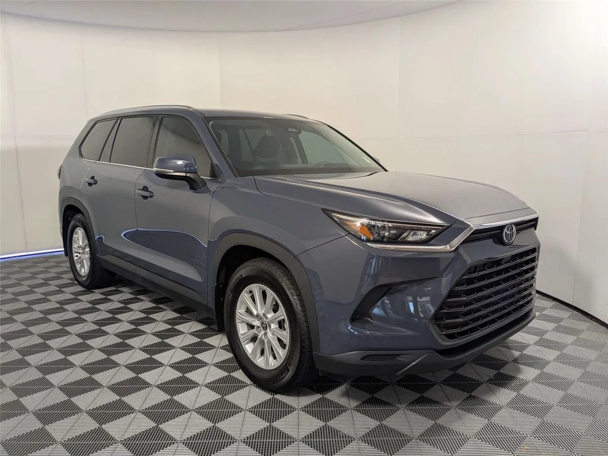 2024 Toyota Grand Highlander XLE thumbnail 3