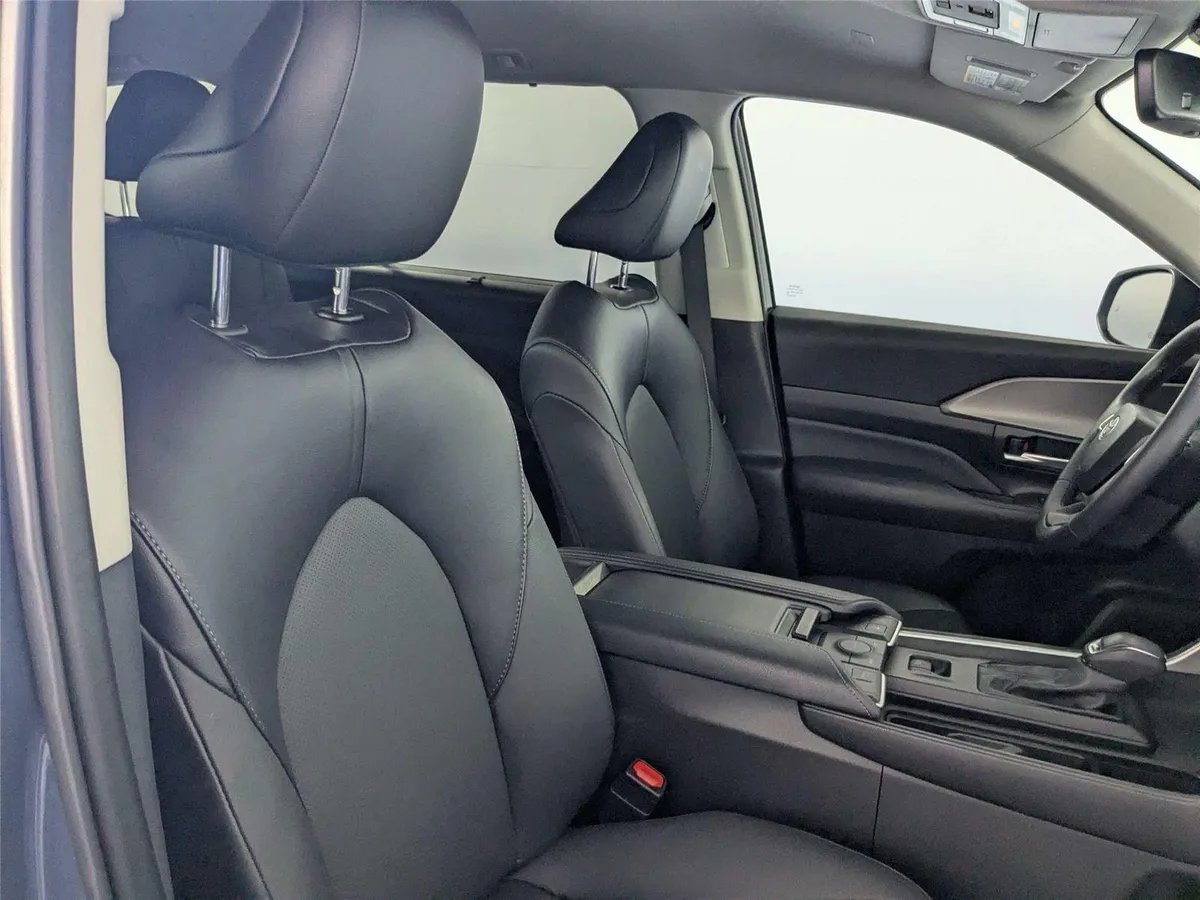 2024 Toyota Grand Highlander XLE thumbnail 32