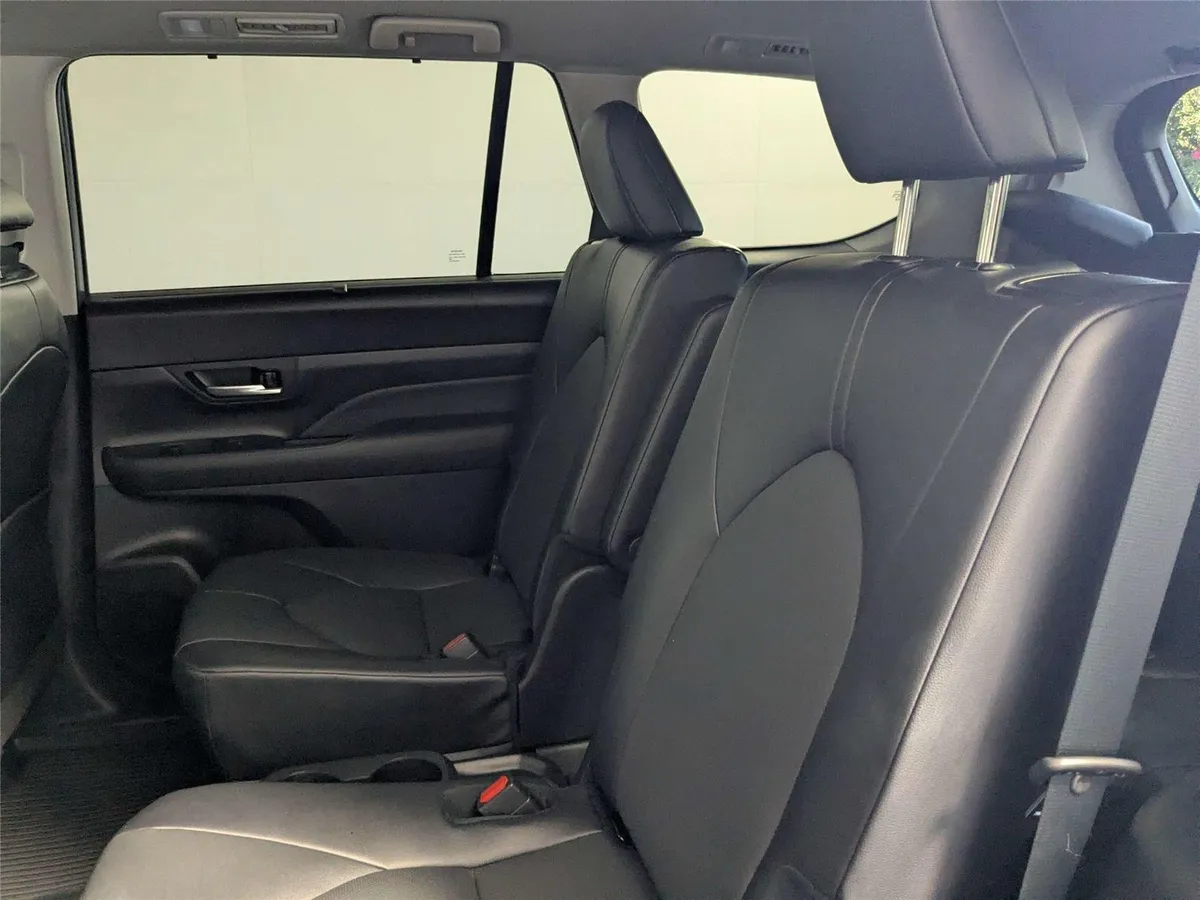 2024 Toyota Grand Highlander XLE thumbnail 34