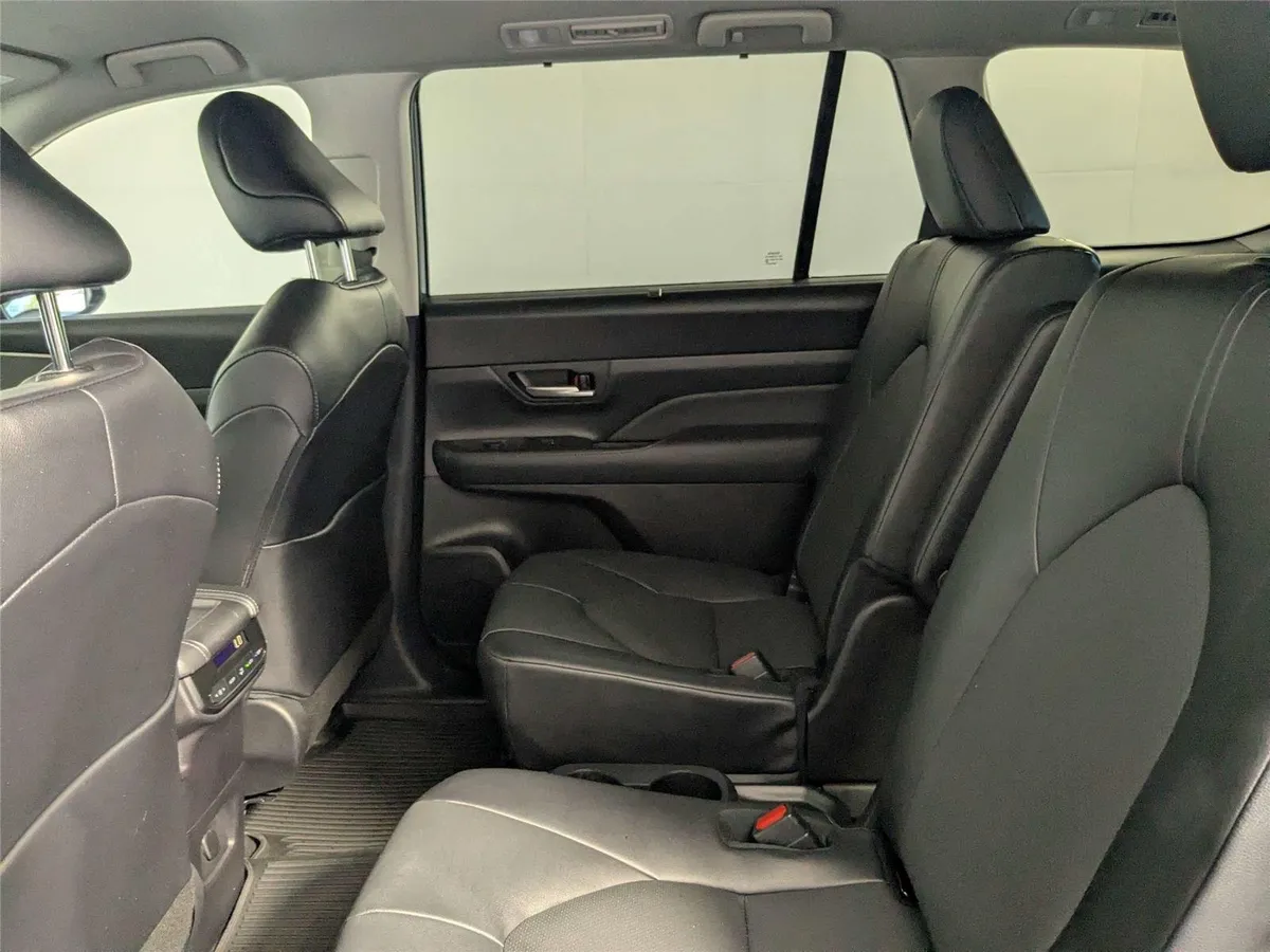 2024 Toyota Grand Highlander XLE thumbnail 35