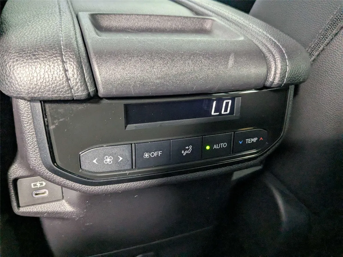 2024 Toyota Grand Highlander XLE thumbnail 38