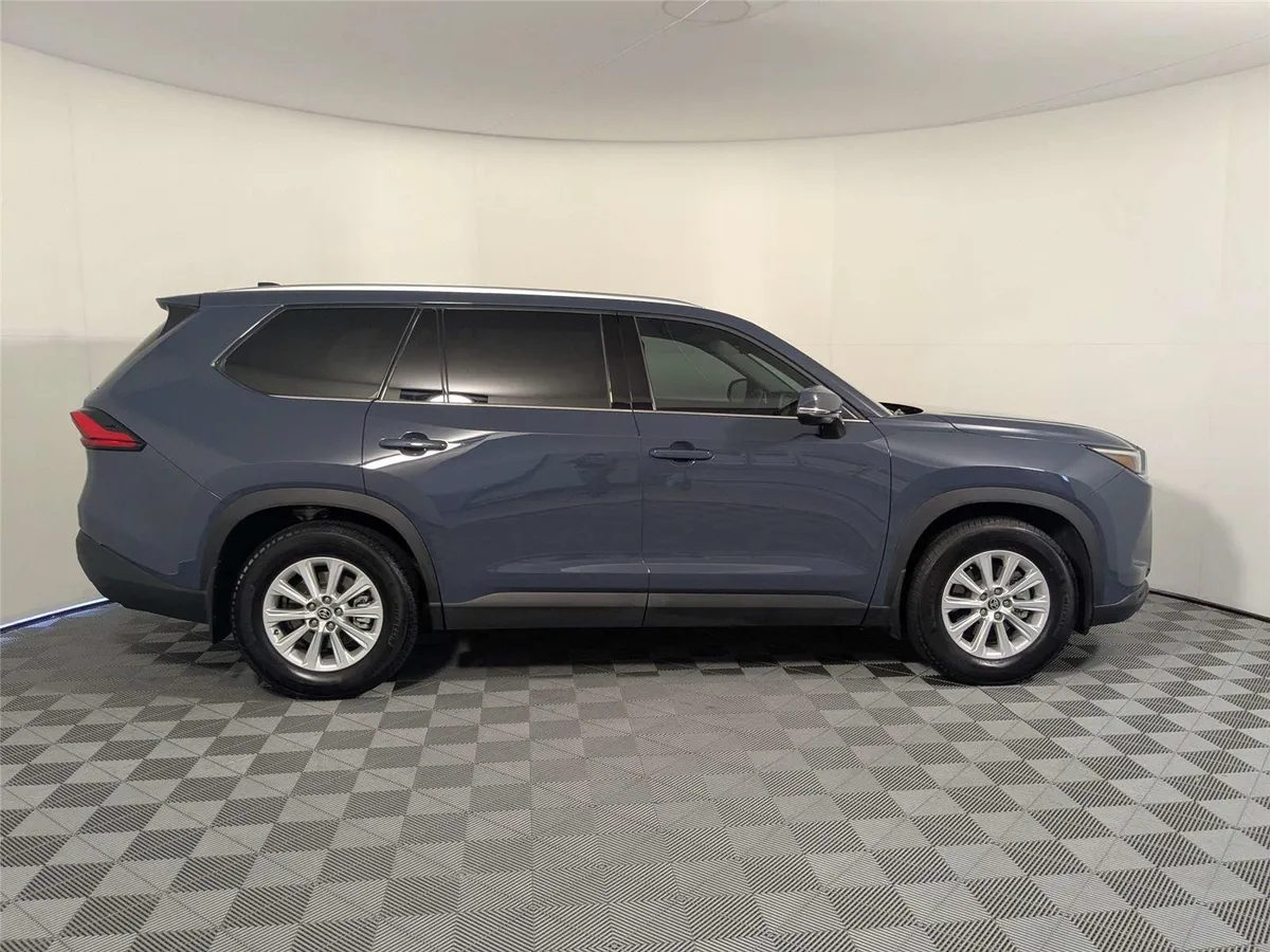 2024 Toyota Grand Highlander XLE thumbnail 4