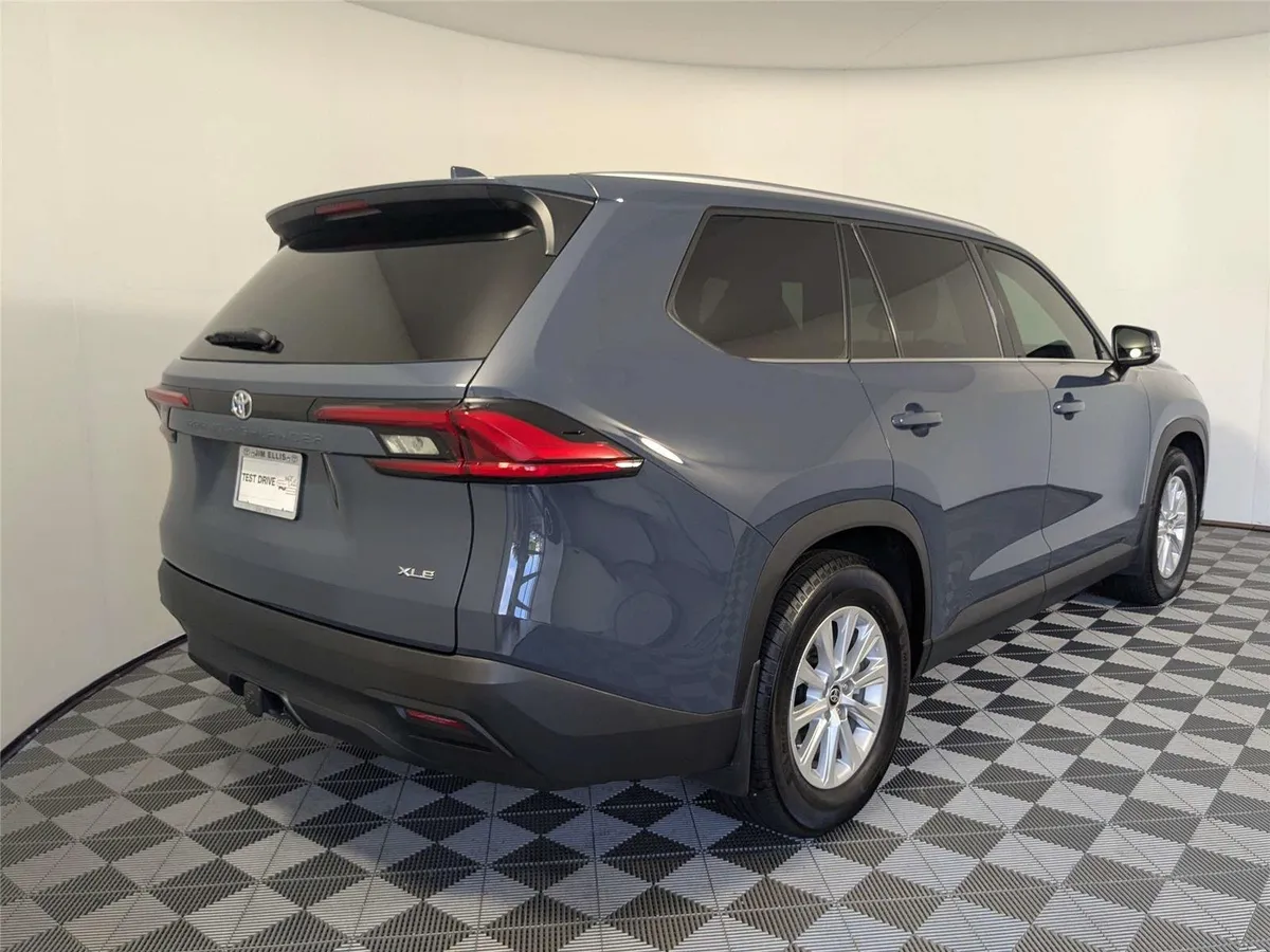 2024 Toyota Grand Highlander XLE thumbnail 5
