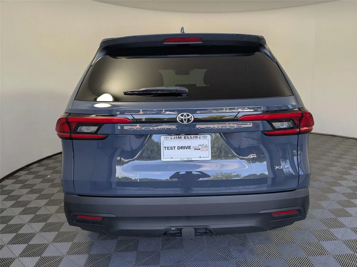 2024 Toyota Grand Highlander XLE thumbnail 6