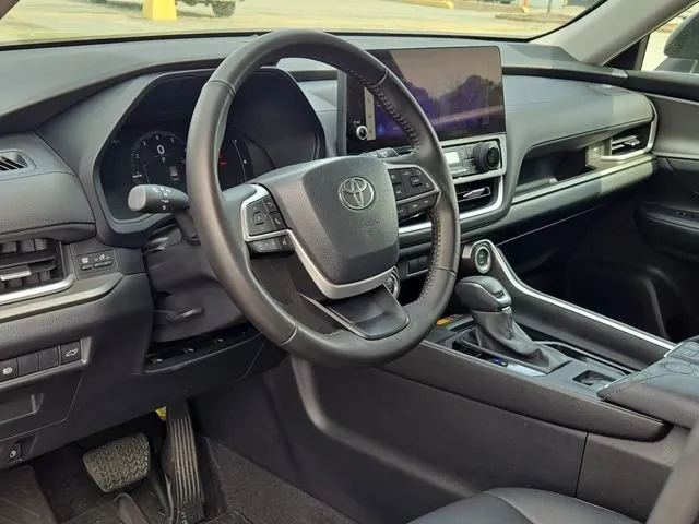 2024 Toyota Grand Highlander XLE thumbnail 17