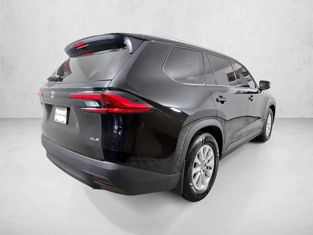 2024 Toyota Grand Highlander XLE thumbnail 4