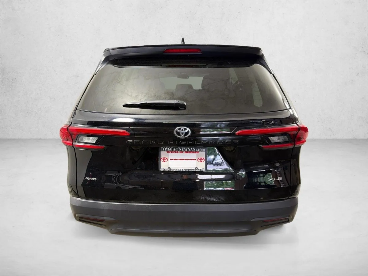 2024 Toyota Grand Highlander XLE thumbnail 5