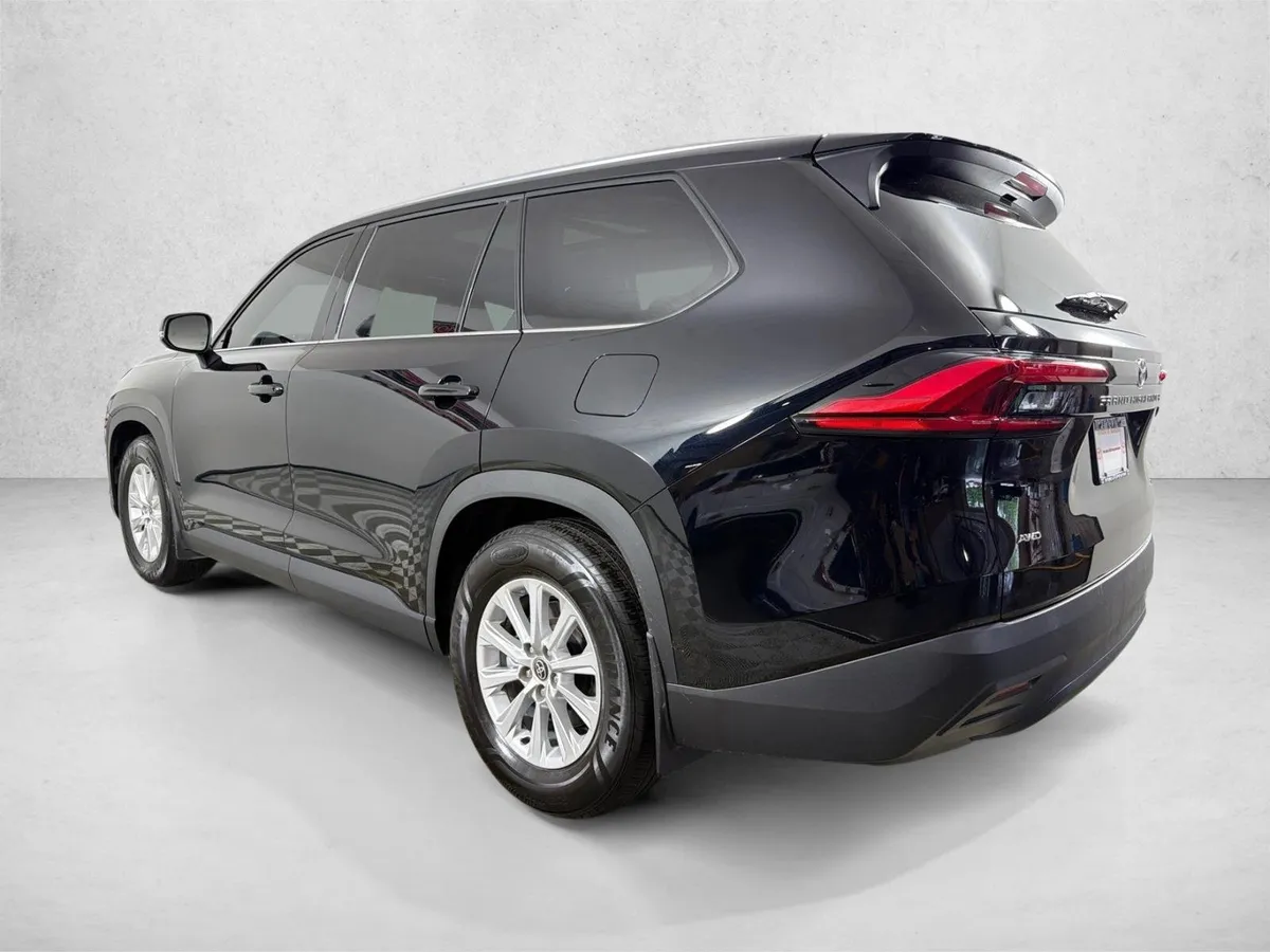 2024 Toyota Grand Highlander XLE thumbnail 6