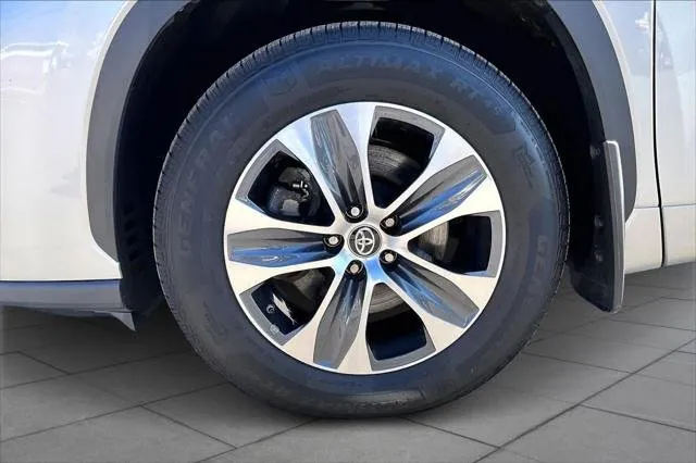 2024 Toyota HIGHLANDER thumbnail 10