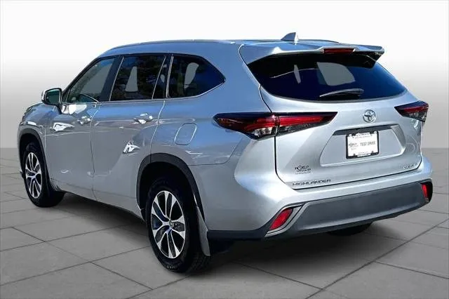 2024 Toyota HIGHLANDER thumbnail 11