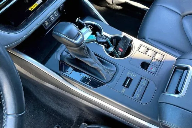 2024 Toyota HIGHLANDER thumbnail 16