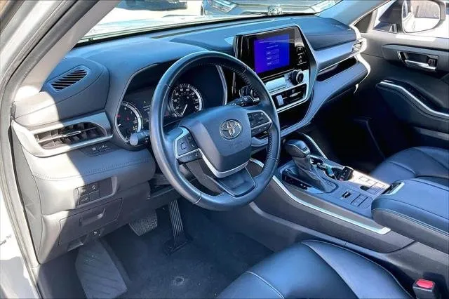 2024 Toyota HIGHLANDER thumbnail 17