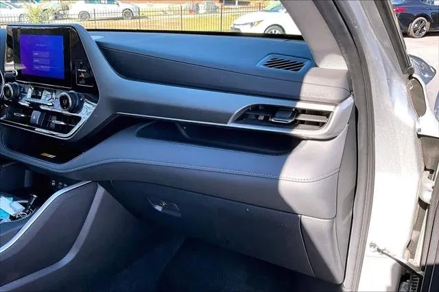2024 Toyota HIGHLANDER thumbnail 18
