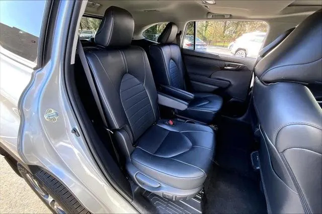 2024 Toyota HIGHLANDER thumbnail 19
