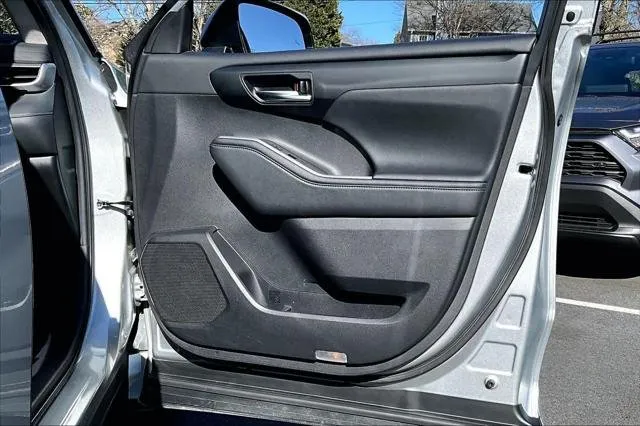 2024 Toyota HIGHLANDER thumbnail 22