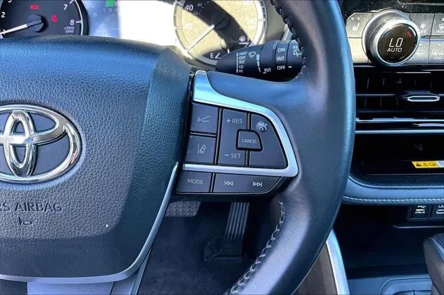 2024 Toyota HIGHLANDER thumbnail 24