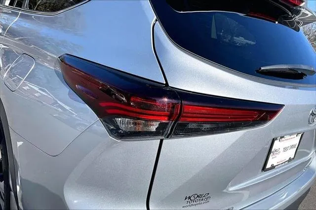 2024 Toyota HIGHLANDER thumbnail 28
